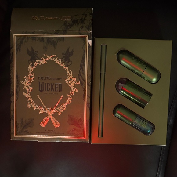 r.e.m. beauty Wicked Elphaba set New / not used - Picture 3 of 3